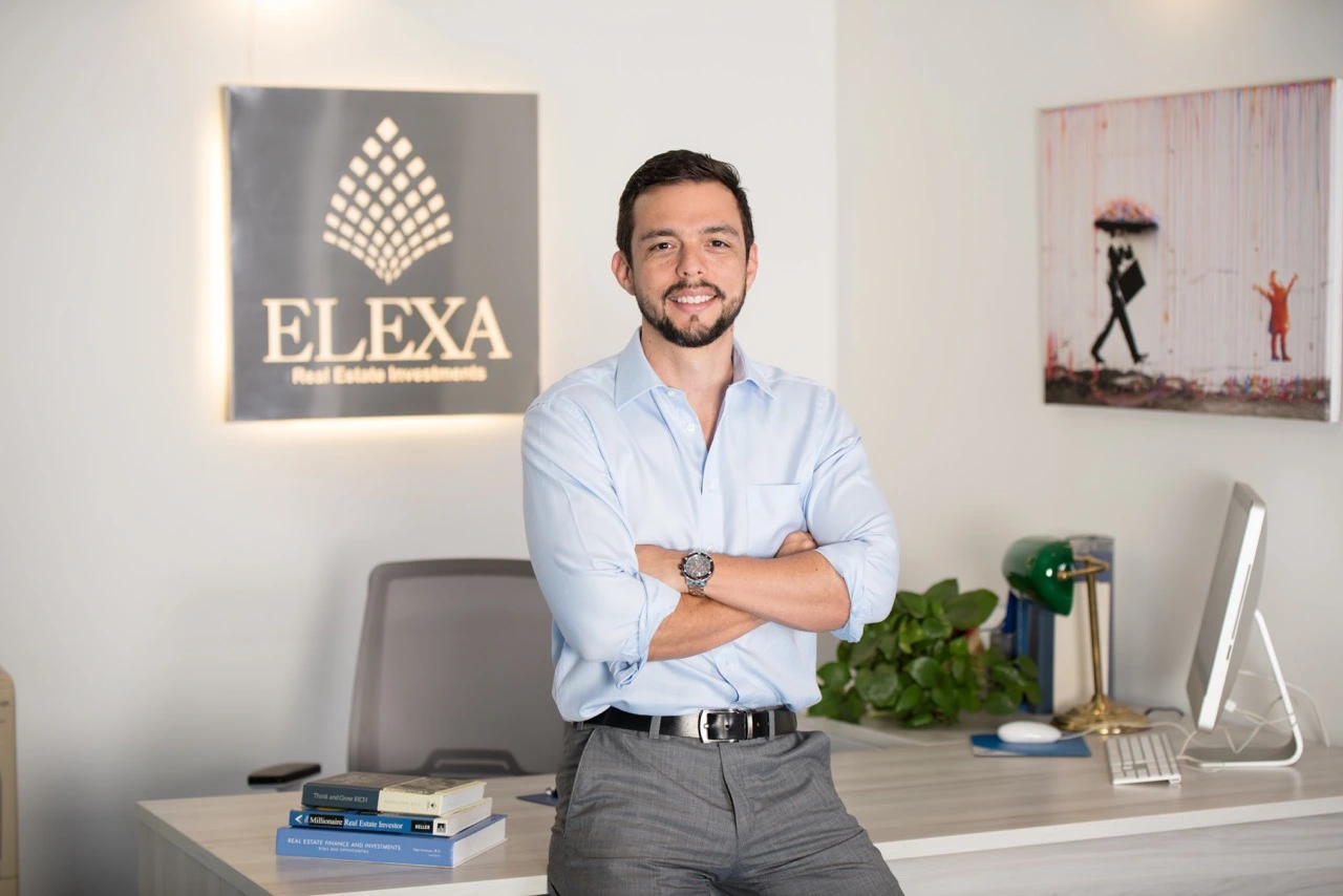 Luis Felipe Puerto, fundador y director general de Elexa, en su oficina